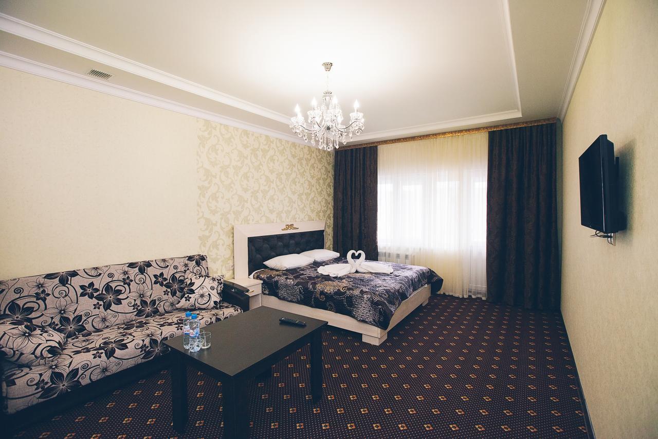 Crystal Palace Hotel Tver Bagian luar foto